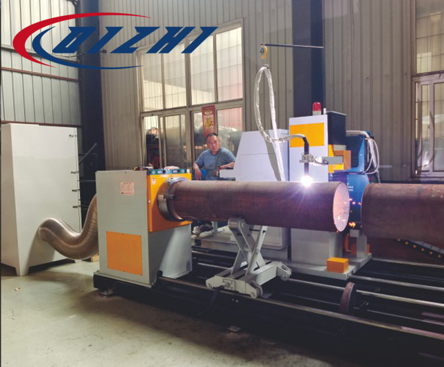 Macchina automatica multiasse per il taglio e la profilatura di tubi al plasma e alla fiamma
