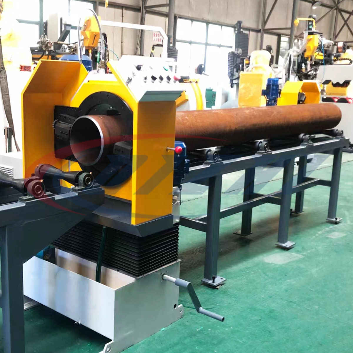 Mechanical pipe cutting and beveling all-in-one machine